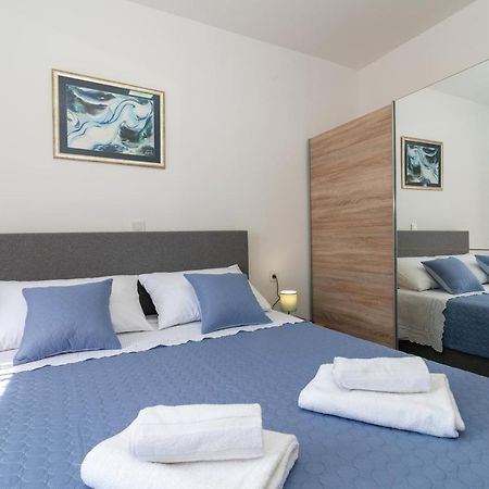Apartmani Ante & Sime โตรกีร์ ภายนอก รูปภาพ