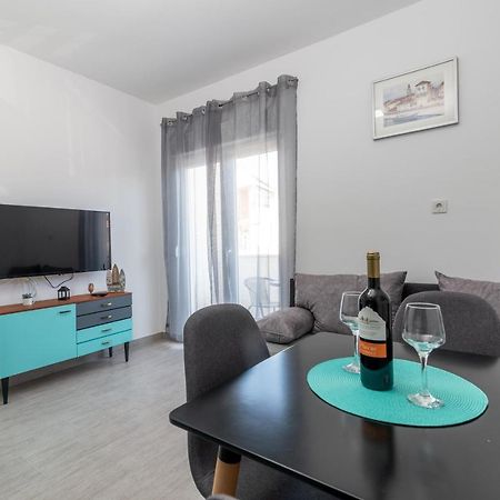 Apartmani Ante & Sime โตรกีร์ ภายนอก รูปภาพ