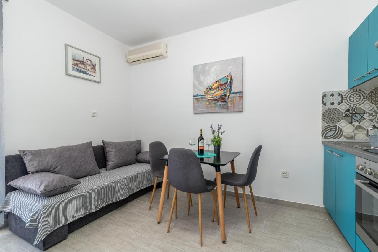Apartmani Ante & Sime โตรกีร์ ภายนอก รูปภาพ