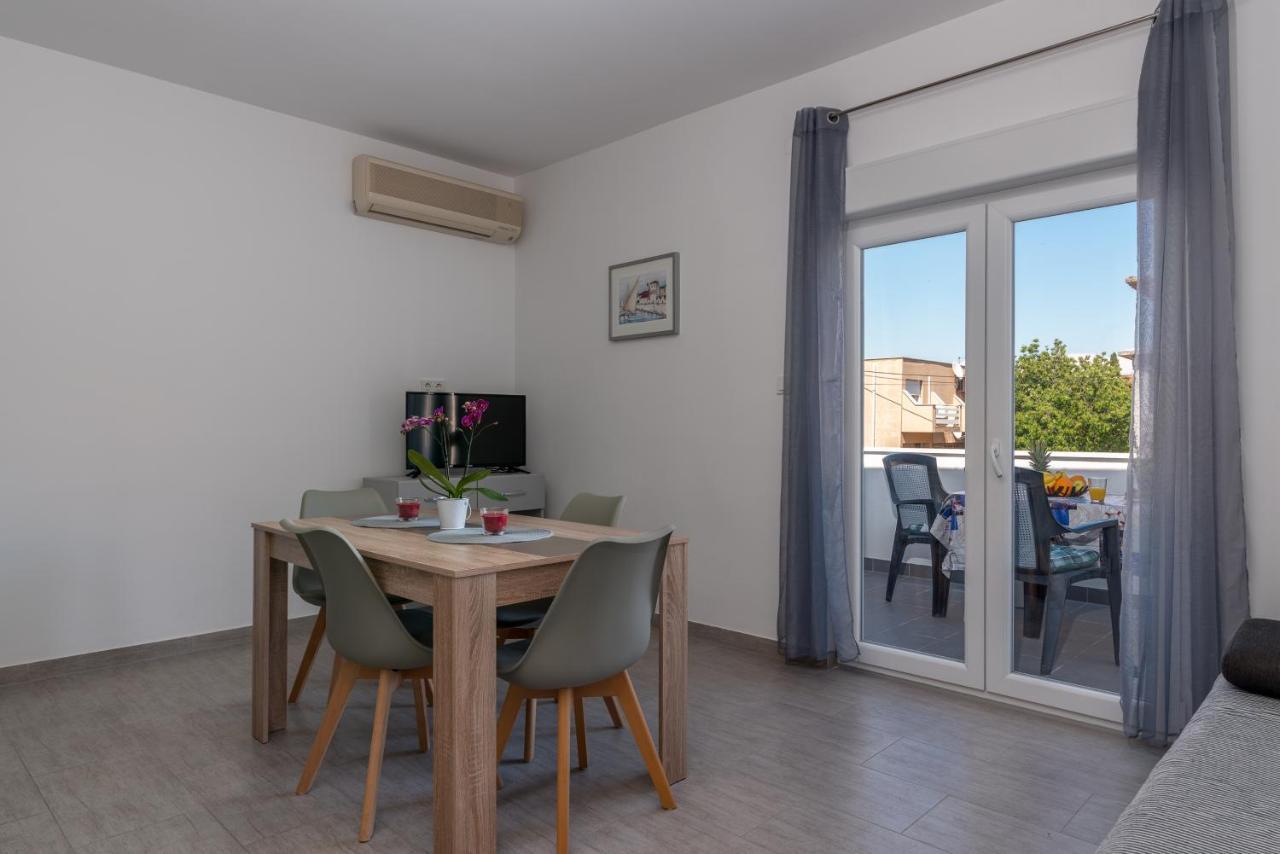 Apartmani Ante & Sime โตรกีร์ ภายนอก รูปภาพ