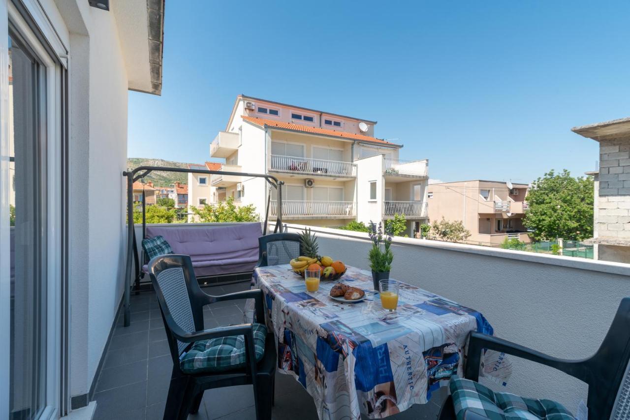 Apartmani Ante & Sime โตรกีร์ ภายนอก รูปภาพ