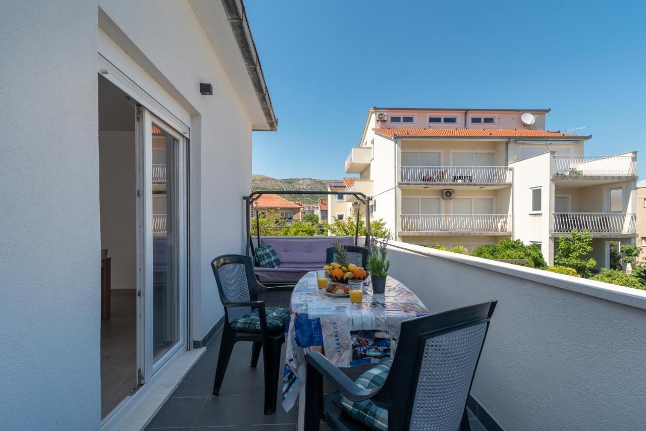 Apartmani Ante & Sime โตรกีร์ ภายนอก รูปภาพ