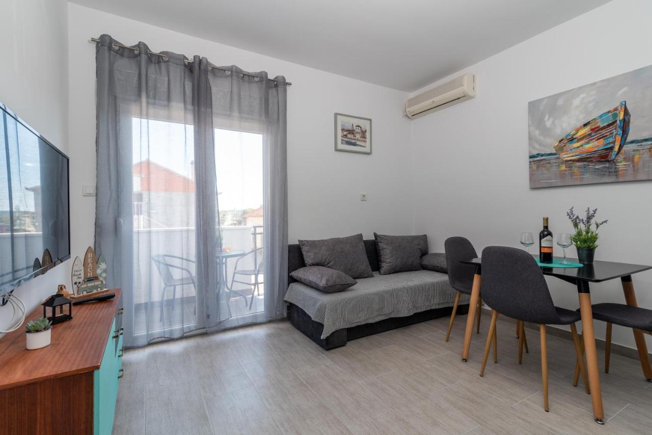 Apartmani Ante & Sime โตรกีร์ ภายนอก รูปภาพ