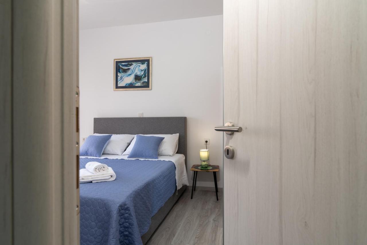 Apartmani Ante & Sime โตรกีร์ ภายนอก รูปภาพ