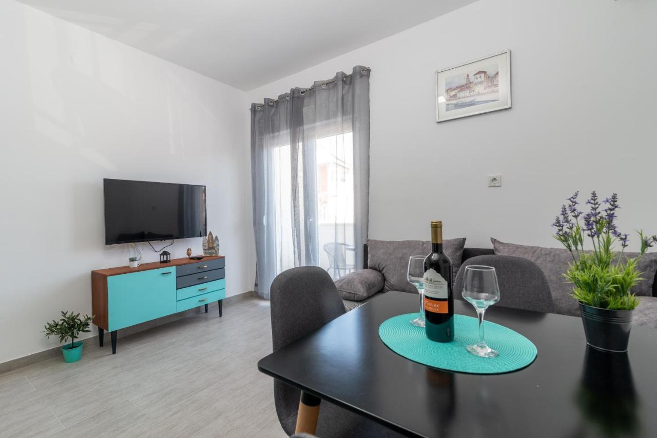 Apartmani Ante & Sime โตรกีร์ ภายนอก รูปภาพ