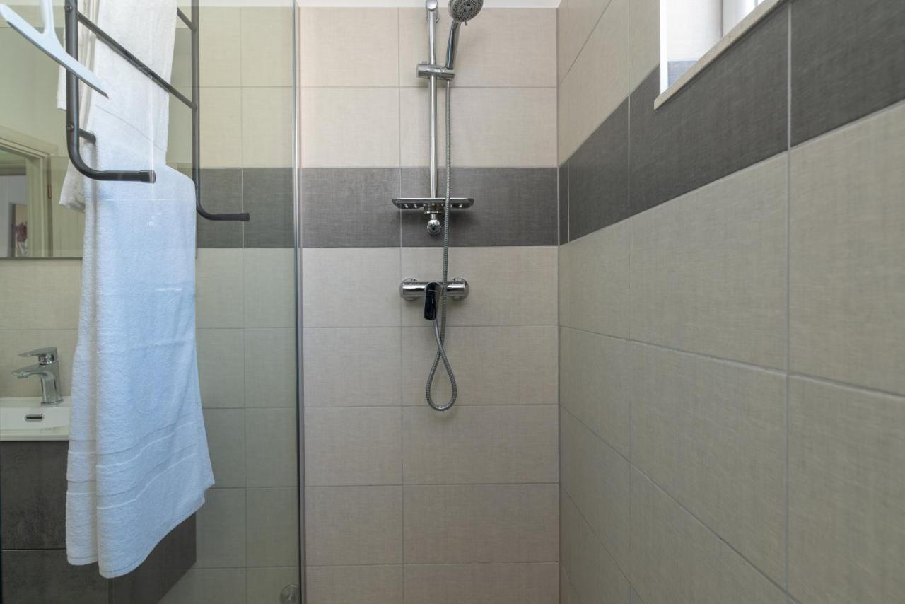 Apartmani Ante & Sime โตรกีร์ ภายนอก รูปภาพ