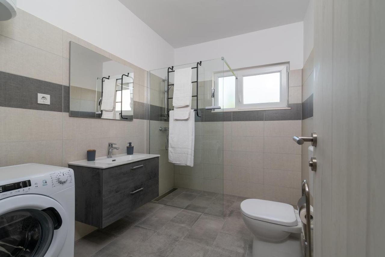 Apartmani Ante & Sime โตรกีร์ ภายนอก รูปภาพ