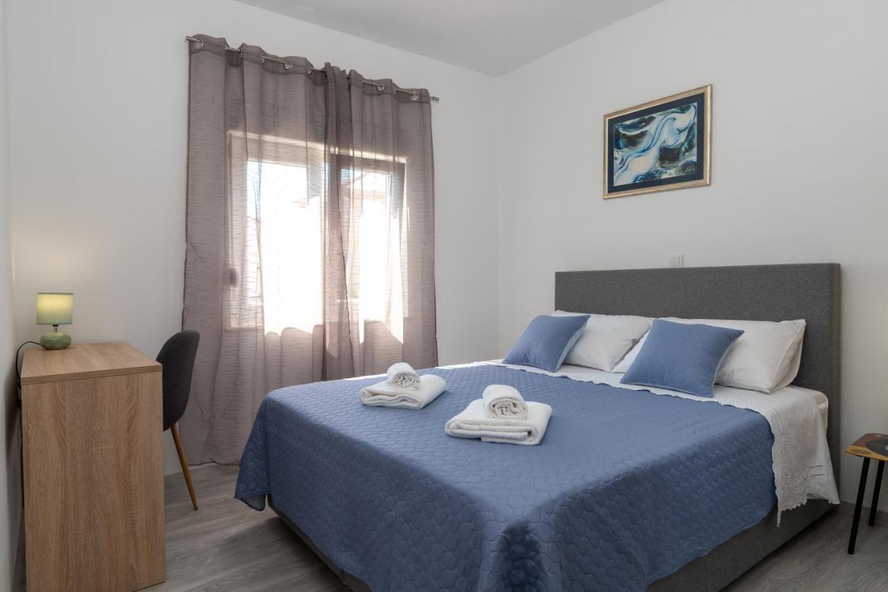 Apartmani Ante & Sime โตรกีร์ ภายนอก รูปภาพ